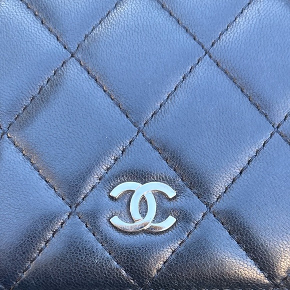 Chanel Vintage Quilted Yen Wallet in Black, Lambskin, and Silver Hardware - Picture 2 of 13